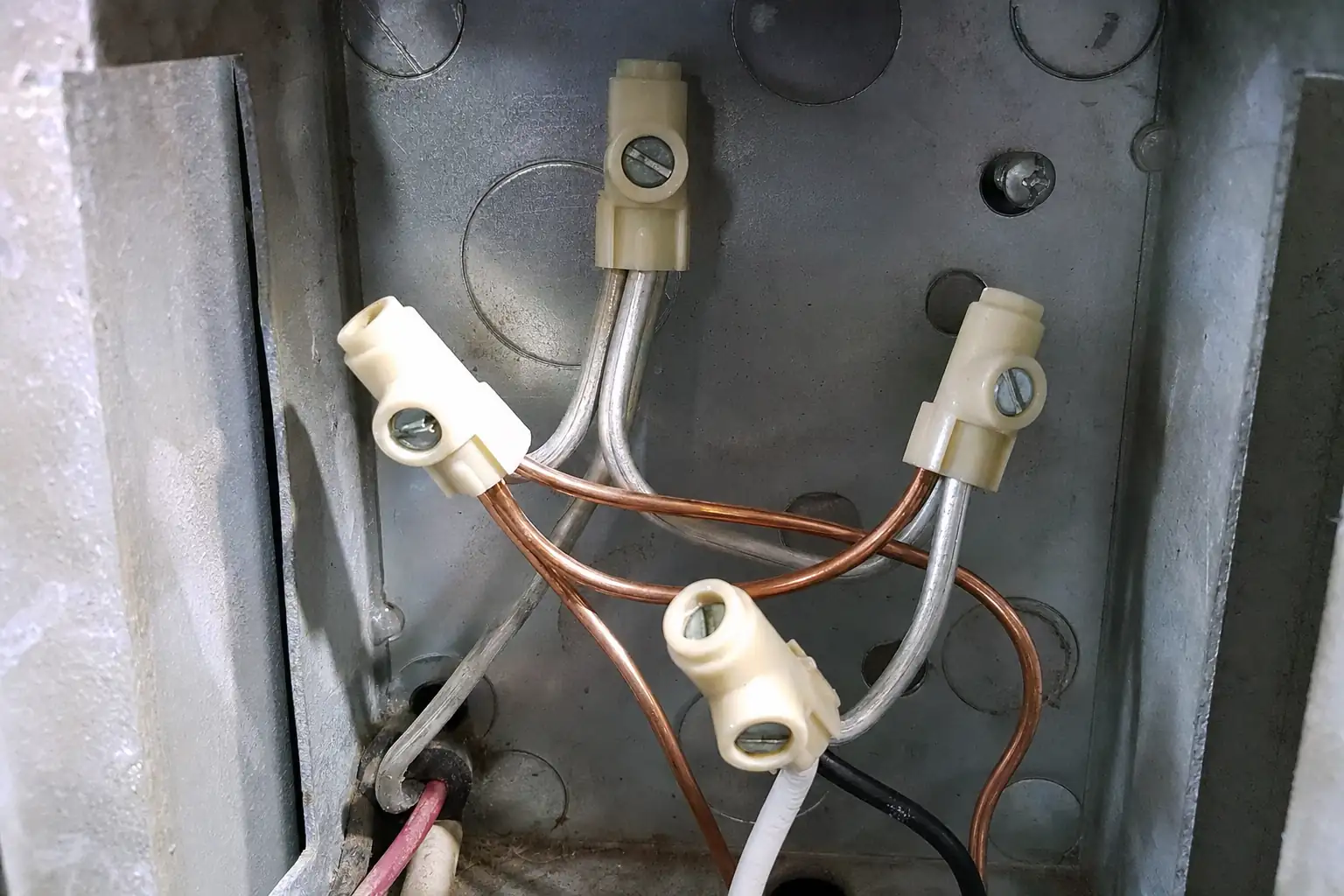Aluminum wiring joined to copper pigtails with AlumiConn set-screw connectors and COPALUM crimp sleeves