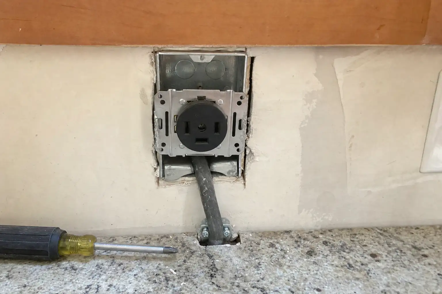New double-pole breaker and NEMA 14-50 outlet on a completed 240V circuit